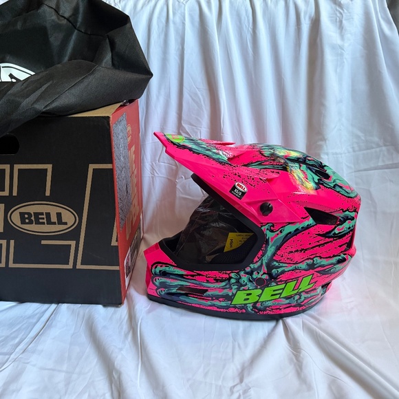 Bell Sanction 2 Dlx MIPS XS Small mtb BMX downhill helmet Brand New Fist gloves - Picture 1 of 5